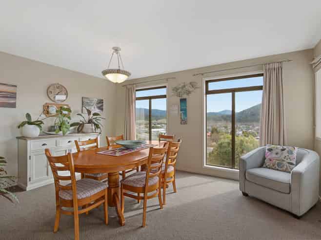 6 Moana Heights, Waikawa