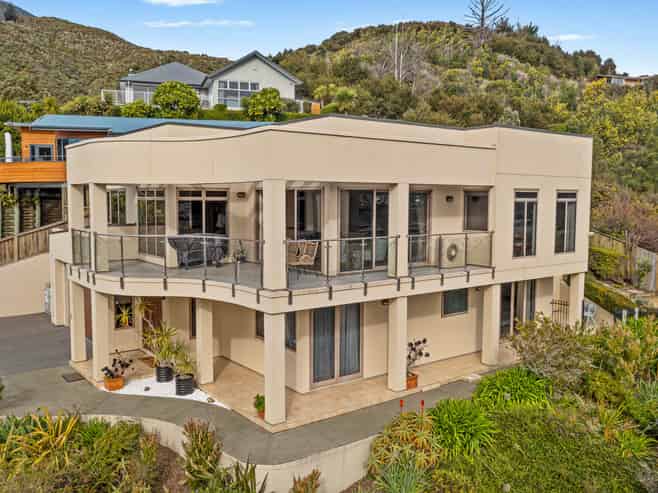 6 Moana Heights, Waikawa