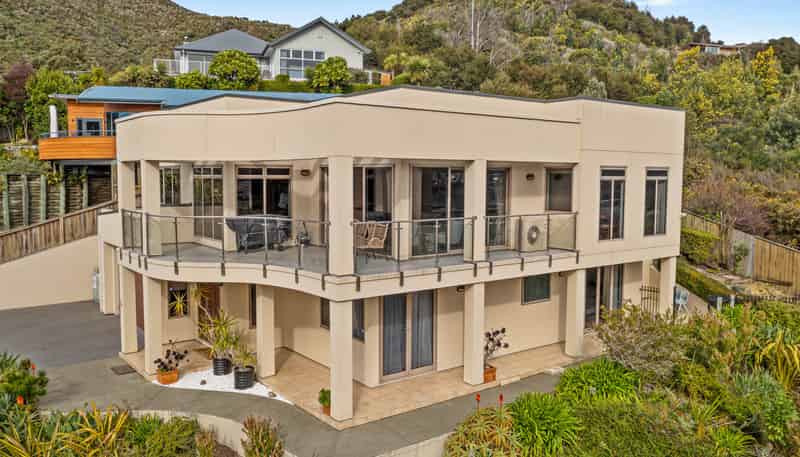 6 Moana Heights, Waikawa
