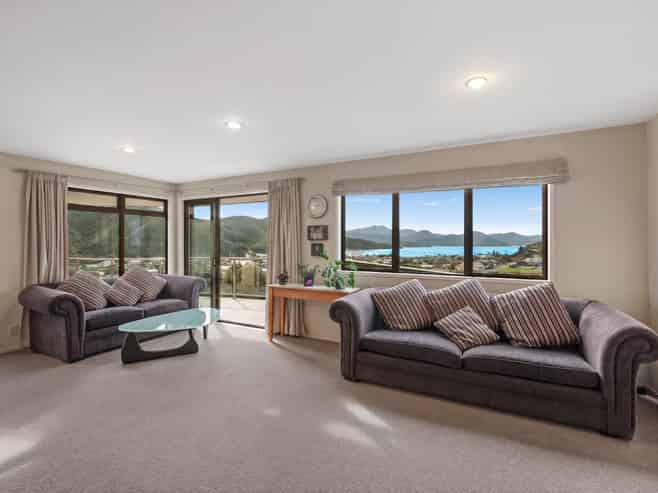 6 Moana Heights, Waikawa