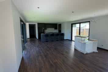 6 Molly Place, Southbridge