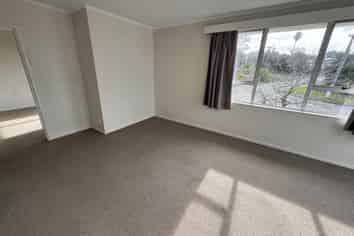 Flat 4/2 Riverview Road, Panmure