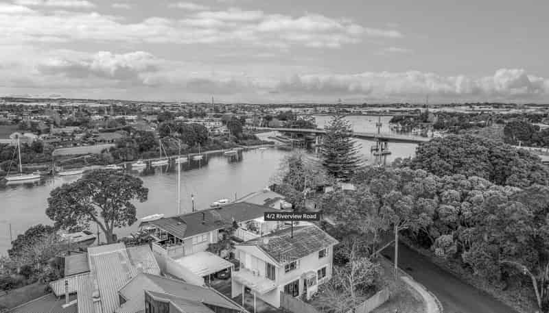 Flat 4/2 Riverview Road, Panmure