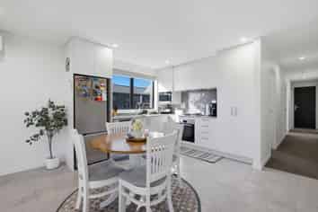 10 Inaka Place, Poike