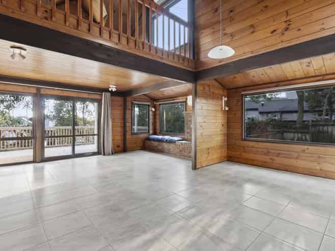 955 River Road, Queenwood