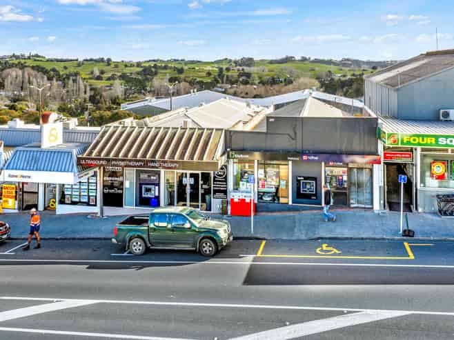 HIGH-YIELD INVESTMENT OR OWNER-OCCUPIER DREAM

