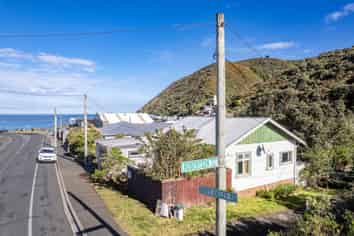 15 Happy Valley Road, Owhiro Bay