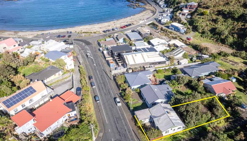 15 Happy Valley Road, Owhiro Bay