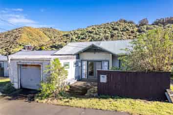 15 Happy Valley Road, Owhiro Bay