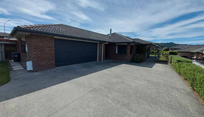 50 Percy Kinsman Crescent, Riverstone Terraces