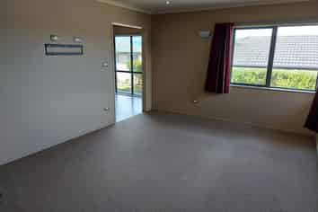 50 Percy Kinsman Crescent, Riverstone Terraces
