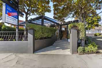 Character, Courtyard & Car Parks in Sumner Village