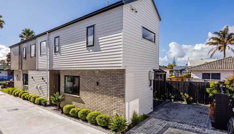 2/4 Bingara Place, Favona