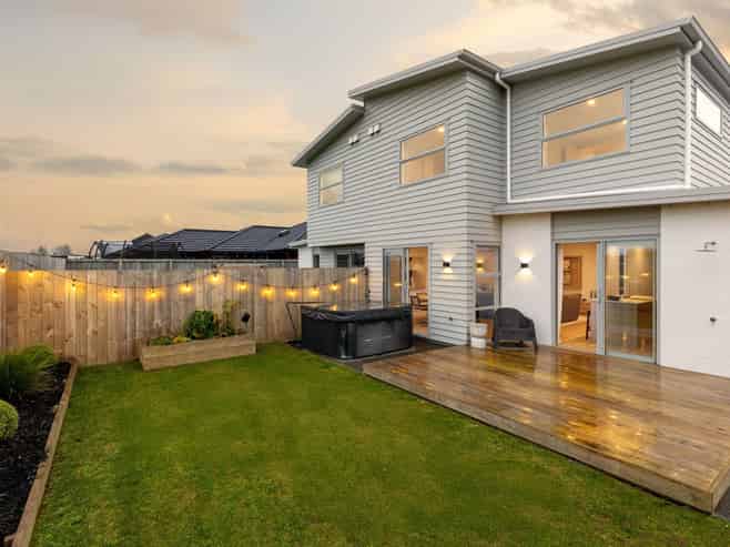 2/6 Kimbolton Street, Rototuna North
