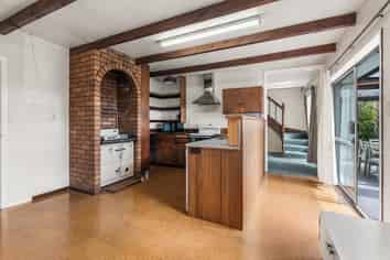 1594 Cust Road, Cust