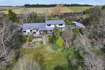 1594 Cust Road, Cust
