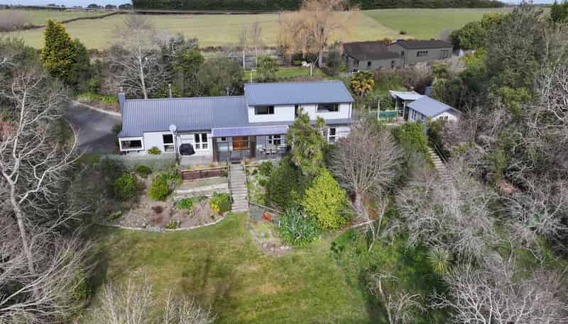 1594 Cust Road, Cust