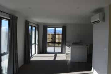7 Sunline Avenue, Lincoln