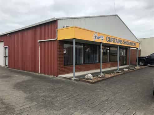 Versatile Onekawa  Showroom, Warehouse & Office