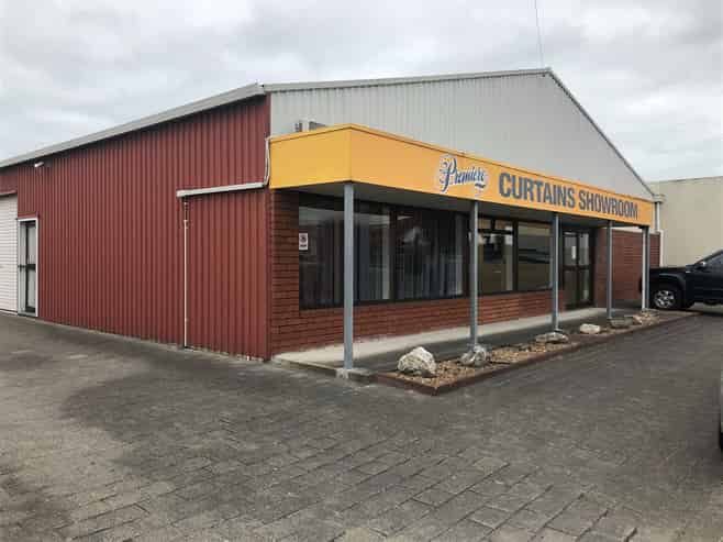 Versatile Onekawa  Showroom, Warehouse & Office