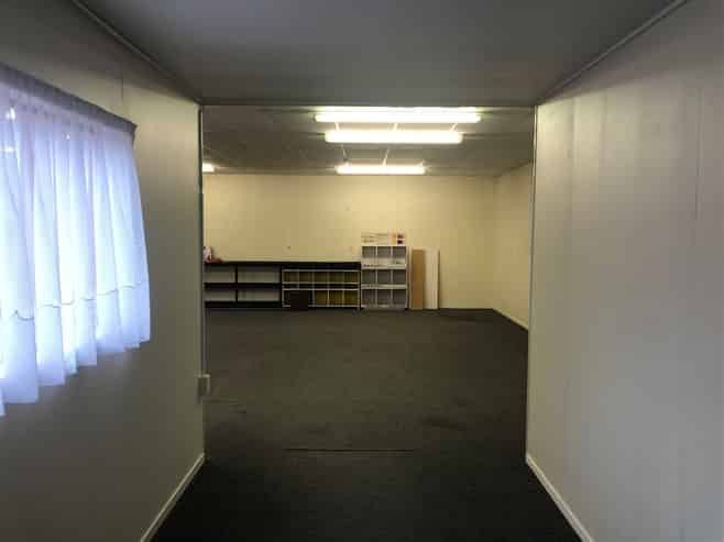 Versatile Onekawa  Showroom, Warehouse & Office