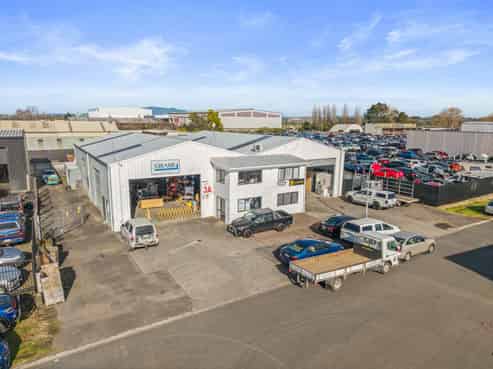 Invest or part occupy - freehold industrial