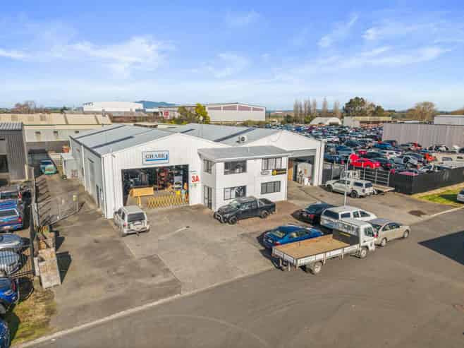 Invest or part occupy - freehold industrial