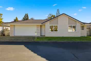 9 Barossa Way, Brookfield