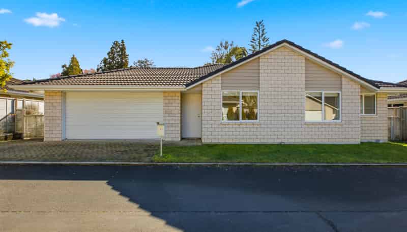 9 Barossa Way, Brookfield