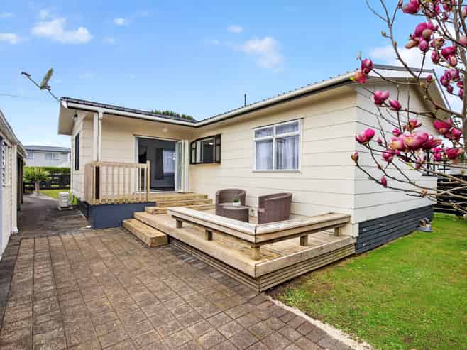 14 Hikurangi Street, Te Atatu Peninsula