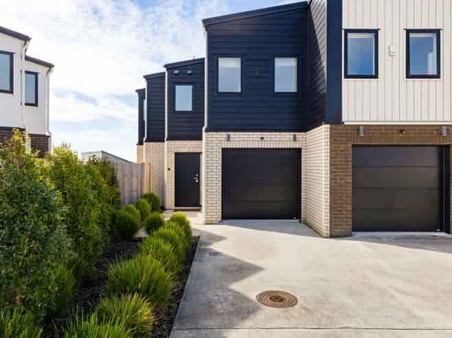 1/9 Mila Paige Close, Glenview