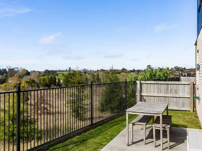 1/9 Mila Paige Close, Glenview