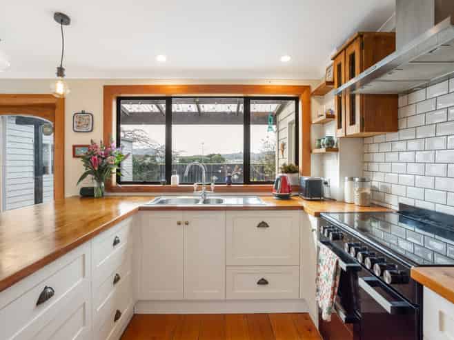 169 Surrey Street, Saint Clair