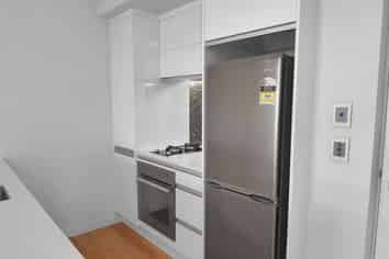 504/10 Lion Place, Epsom