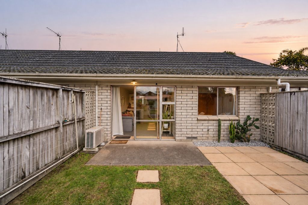 Easy-Care Appeal, Location to Love 1