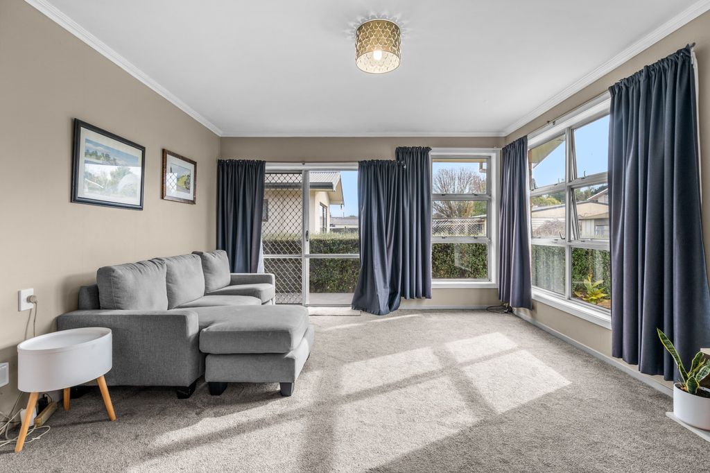 Brick, 2 Brms & Under $500K – Yes, in Cambridge 3