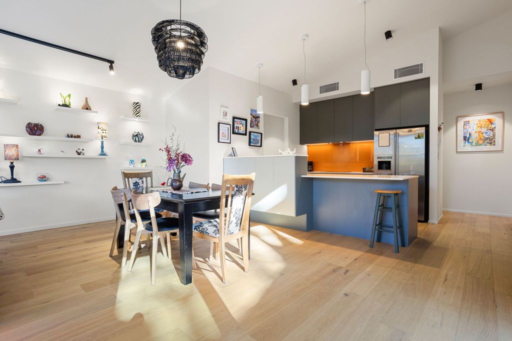 Motivated To Sell - Modern Luxury & River Views 3