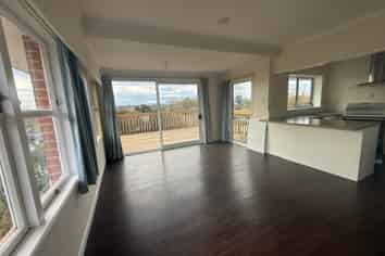 99 Pembroke Street, Hamilton Lake