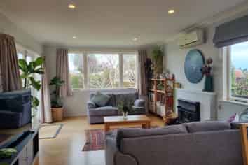 10 Bristol Avenue, Brookfield