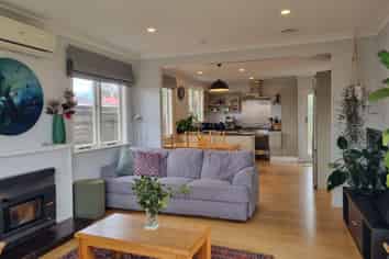 10 Bristol Avenue, Brookfield