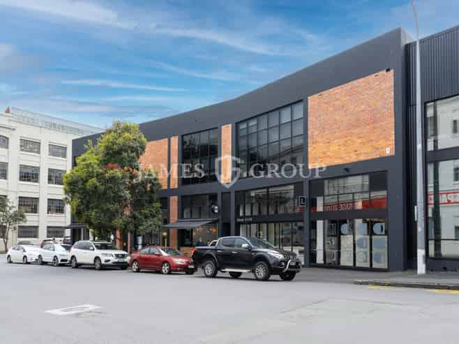 TOP SHELF PARNELL OFFICE / SHOWROOM