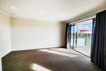 3/7 Uku Lane, Hobsonville