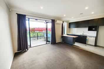 3/7 Uku Lane, Hobsonville