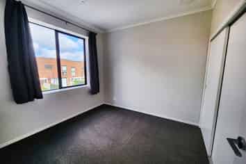3/7 Uku Lane, Hobsonville