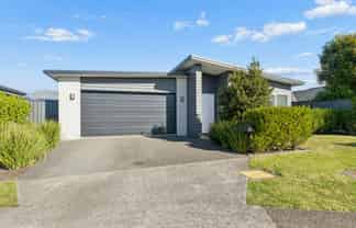 18 Raynor Crescent, Pyes Pa