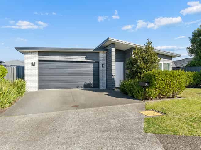 18 Raynor Crescent, Pyes Pa