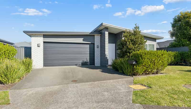 18 Raynor Crescent, Pyes Pa