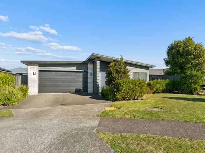 18 Raynor Crescent, Pyes Pa