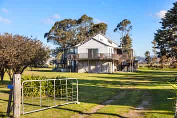 209 Browns Beach Road, Manutuke