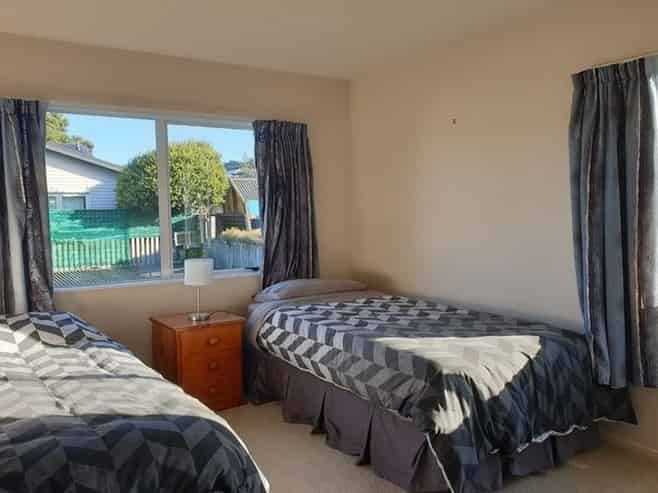 a/22 Hall St, Newtown
